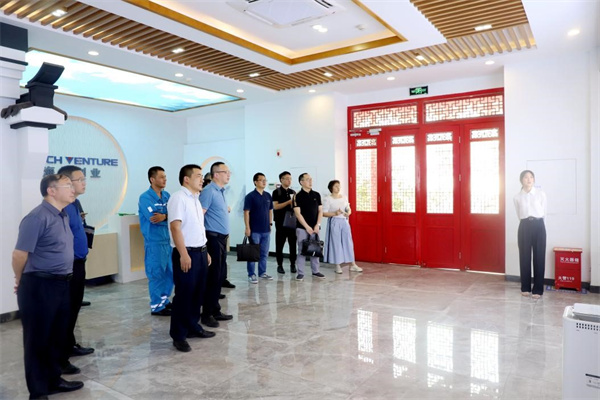 農(nóng)工黨中央生態(tài)環(huán)境專委會(huì)委員、 重慶市委副主委、市環(huán)境科學(xué)研究院院長(zhǎng)張勇一行蒞臨重慶海創(chuàng)調(diào)研
