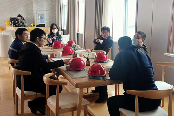 洛陽(yáng)市汝陽(yáng)縣工信局李明召一行到洛陽(yáng)海中公司調(diào)研