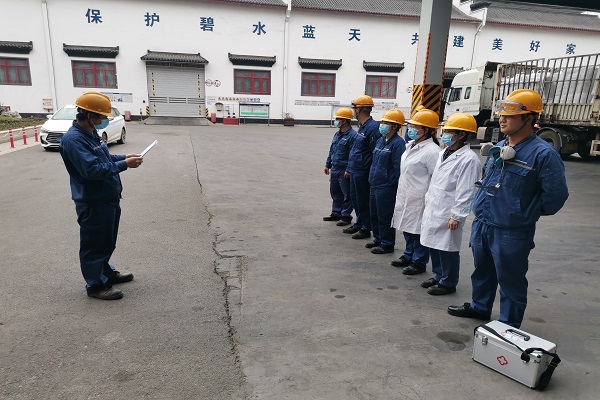 重慶海創(chuàng)組織開展化驗員取樣高處墜落應(yīng)急演練