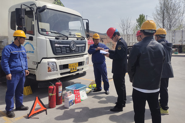 西安市危運(yùn)中隊(duì)對(duì)西安堯柏進(jìn)行質(zhì)量信譽(yù)考核現(xiàn)場檢查