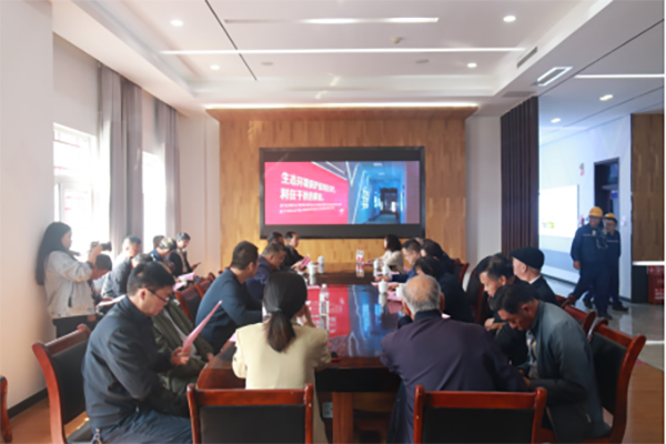 喜看變化、共話發(fā)展——站街鎮(zhèn)組織離退休干部蒞臨貴陽海環(huán)開展重陽節(jié)參觀活動