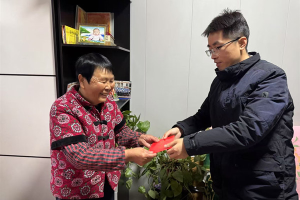 情暖新春，心系職工——富平環(huán)保黨支部開展 困難職工家庭走訪慰問(wèn)活動(dòng)