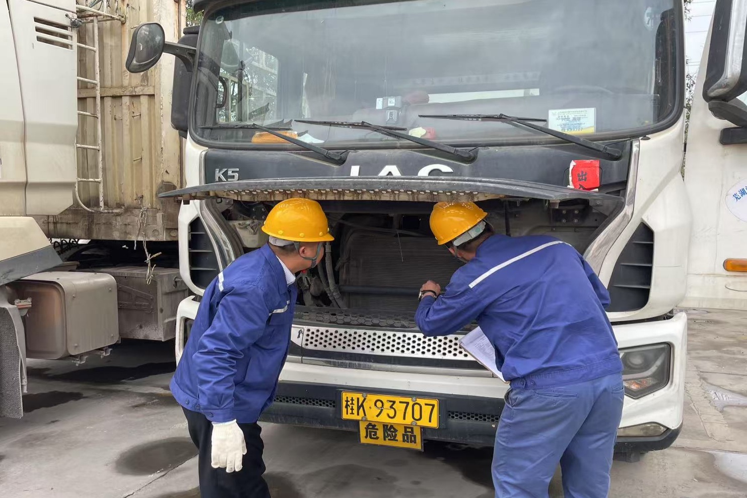 守護(hù)車(chē)輛“動(dòng)力核心”，筑牢行車(chē)安全防線——蕪湖物流公司開(kāi)展運(yùn)輸車(chē)輛發(fā)動(dòng)機(jī)安全專項(xiàng)檢查活動(dòng)